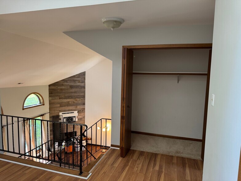 Building Photo - 17573 Pheasant Dr