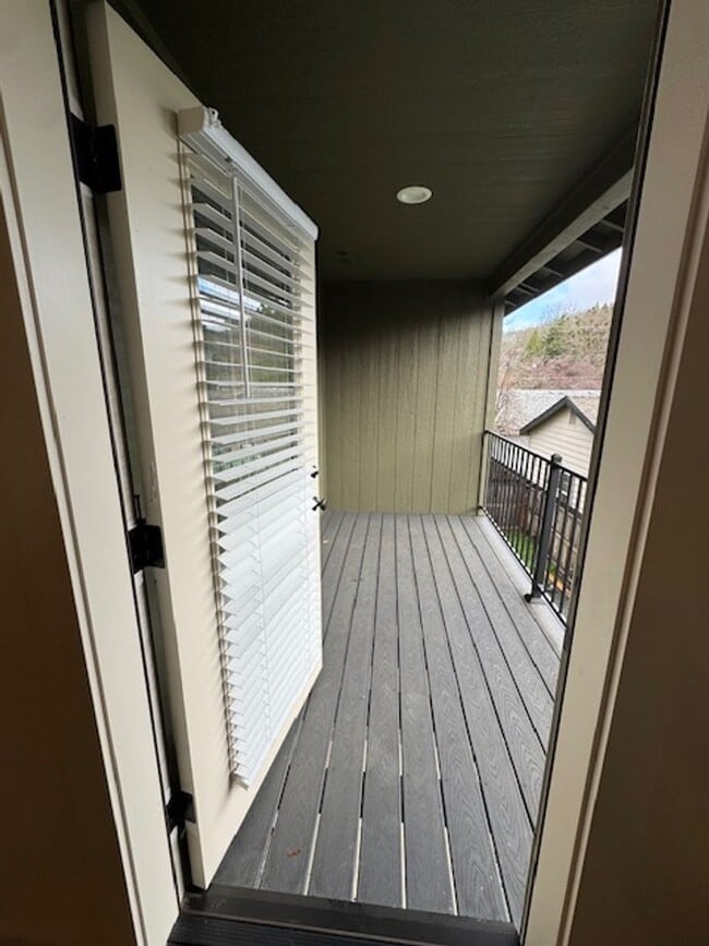 Building Photo - BM2613