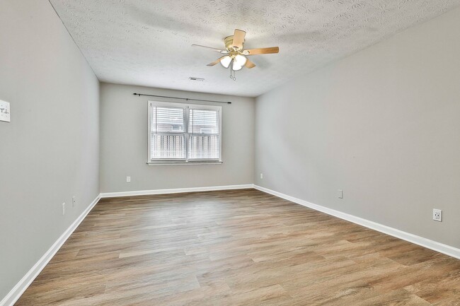 Building Photo - Immaculate 2bed/2ba in Fayetteville with Lawn Care Included