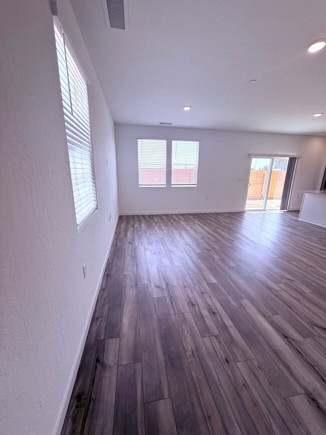 Building Photo - 6345 W Hadley Ave