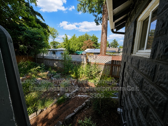 Building Photo - 7935 SE Bybee Blvd