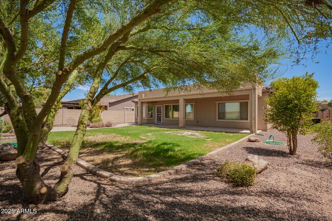 Building Photo - 15668 W Meadowbrook Ave