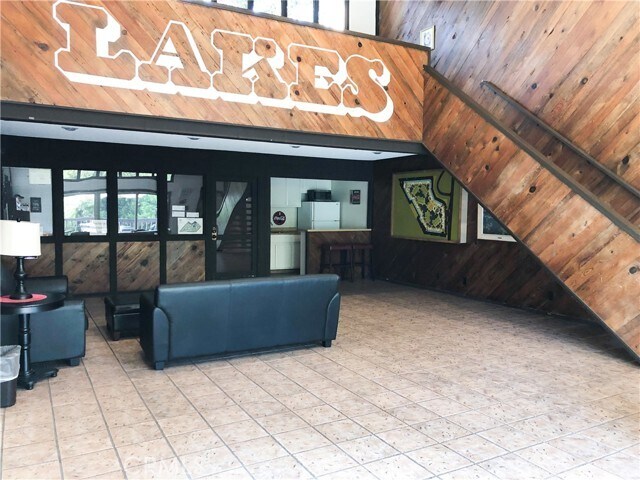 Building Photo - 7890 E Spring St