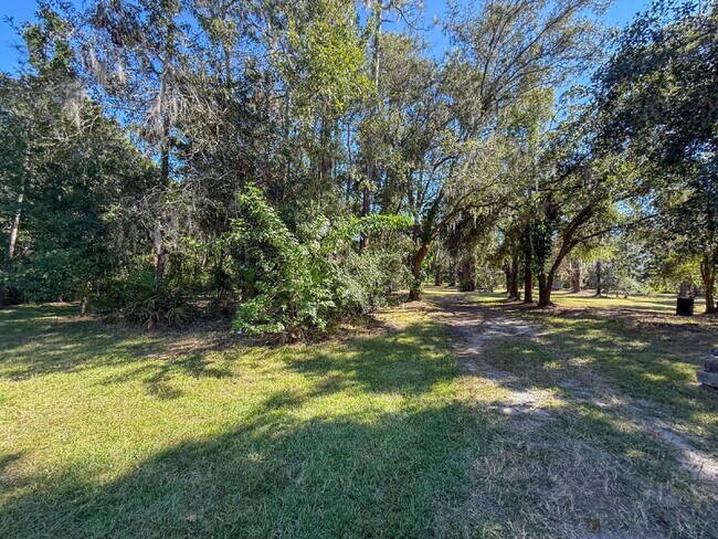 Building Photo - COUNTRY LIVING ON 5 ACRES WITH 3 BED, 3 BATH, BARN AND MODERN UPGRADES