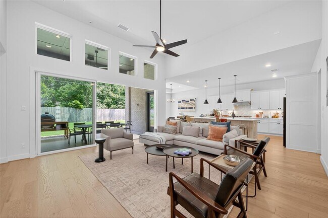 Building Photo - 9722 Dani Lake Dr