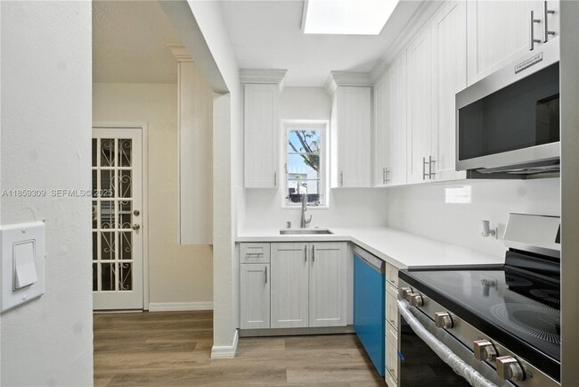 Building Photo - 2545 SW 27th Ln