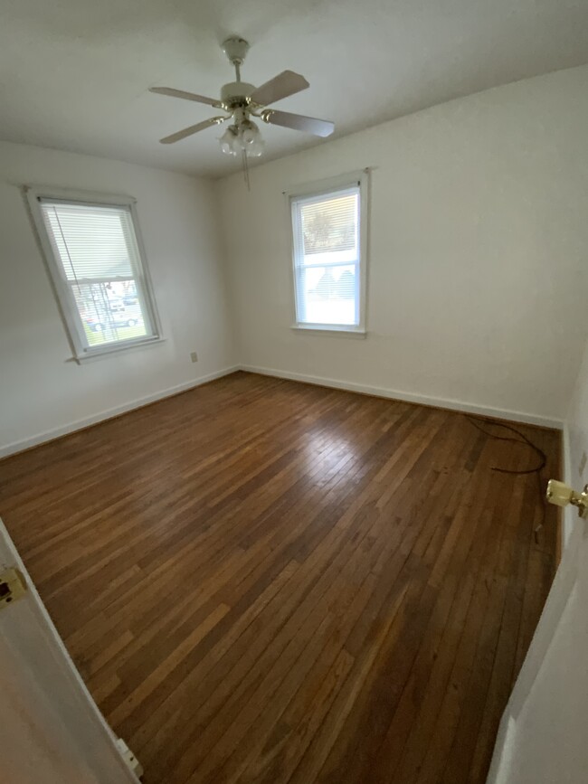 Bedroom - 3916 Rosemont Ave