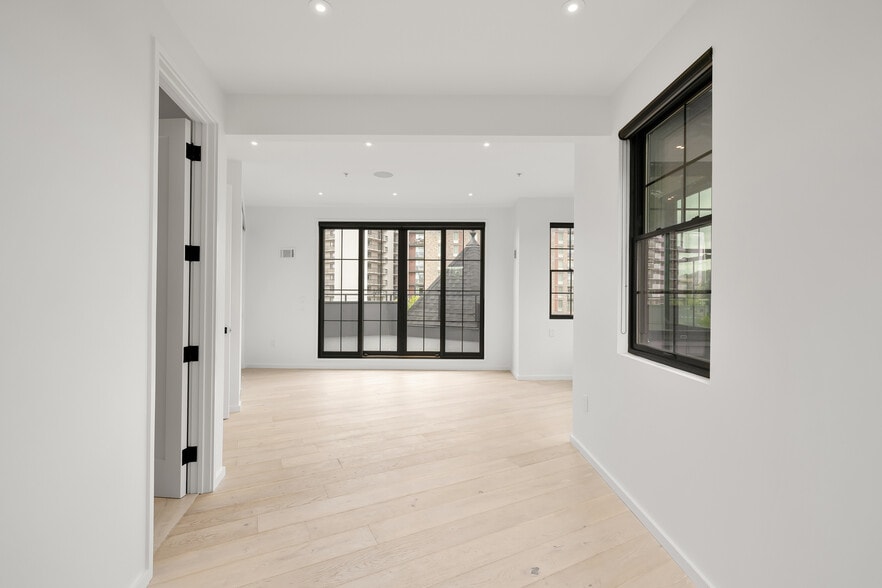 Building Photo - 1451 Maryland Ave NE