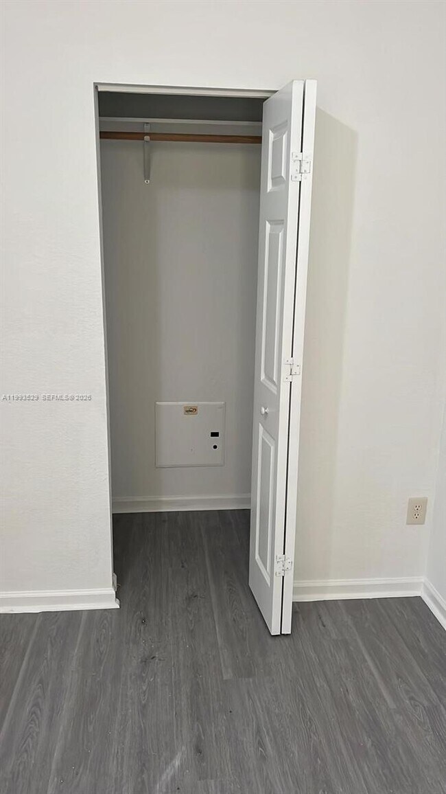 Building Photo - 1953 Freeport Dr