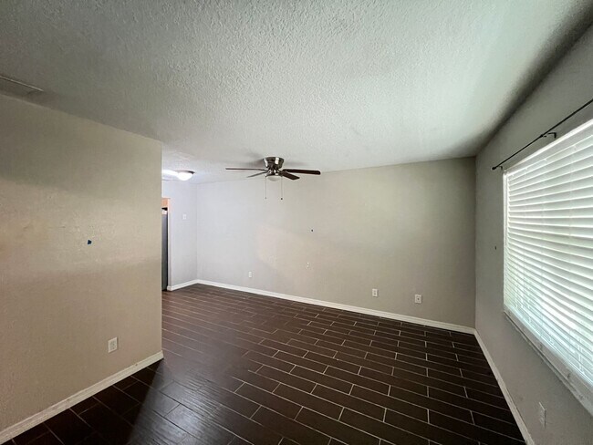 Building Photo - 2BD & 1 BA - Where Charm Meets Comfort: Yo...