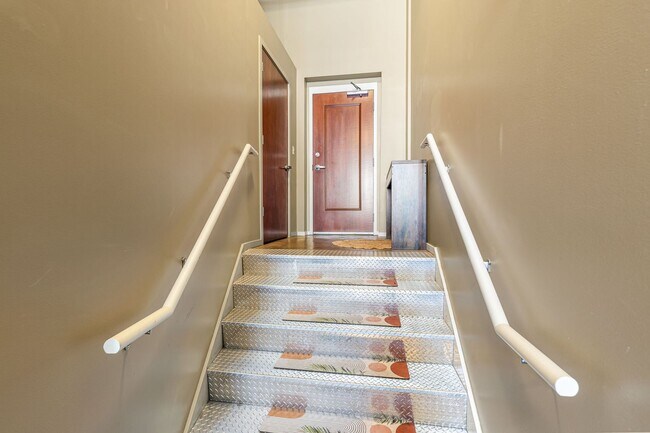Building Photo - Fully Furnished 1-Bedroom in Lafayette Square | Utilities Included | 3, 6 & 9 Month Leases