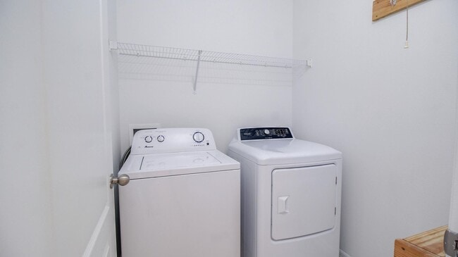 Building Photo - 2333 Betsy Ross Ln