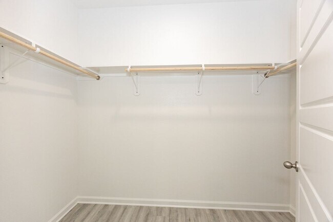 Building Photo - 1020 Renova Dr