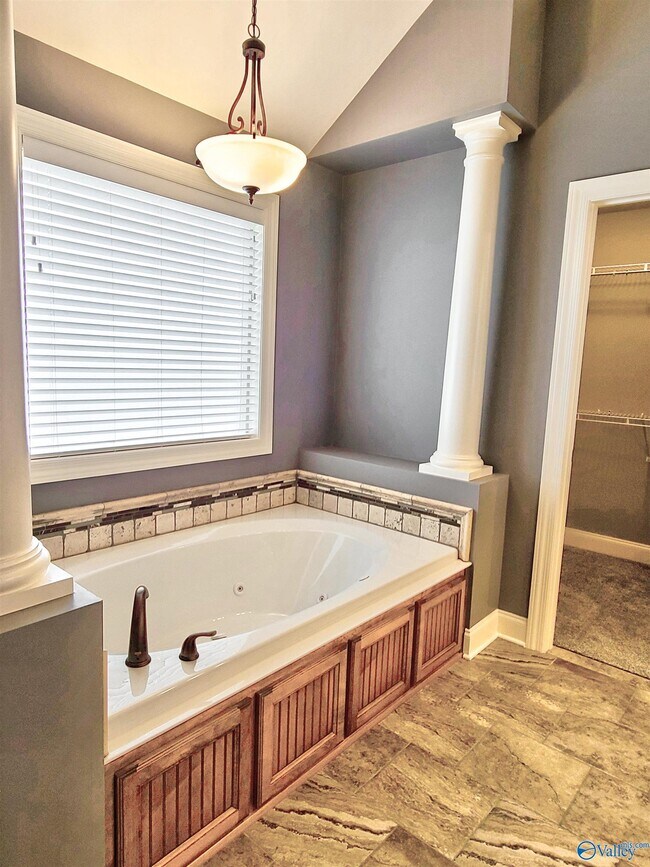 Building Photo - 13735 Callaway Dr