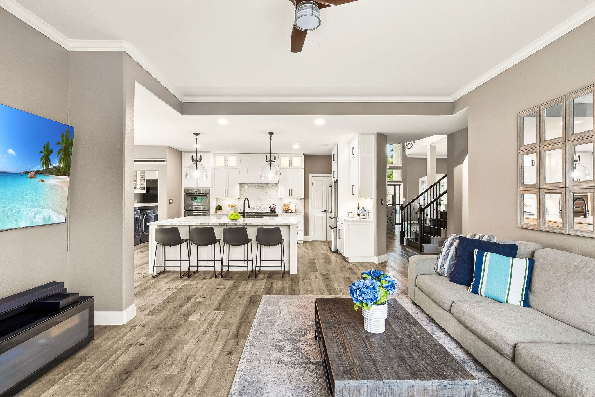 Family & Kitchen - 291 Torrington Dr