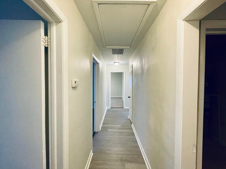 Building Photo - 1211 Victoria Blvd