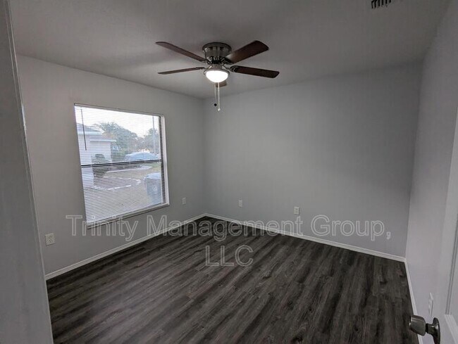 Building Photo - 10348 Belltower St