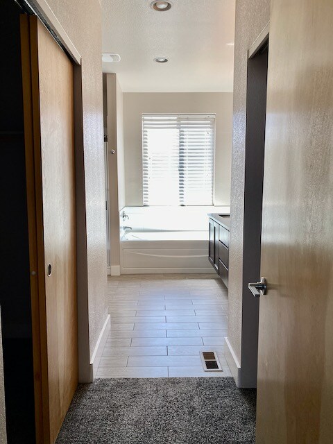 Building Photo - Across from Central Park, 3 bed/4 bath Townhome AVAILABLE 9/1/26