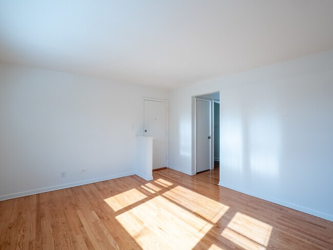 Building Photo - 9662 Golf Terrace