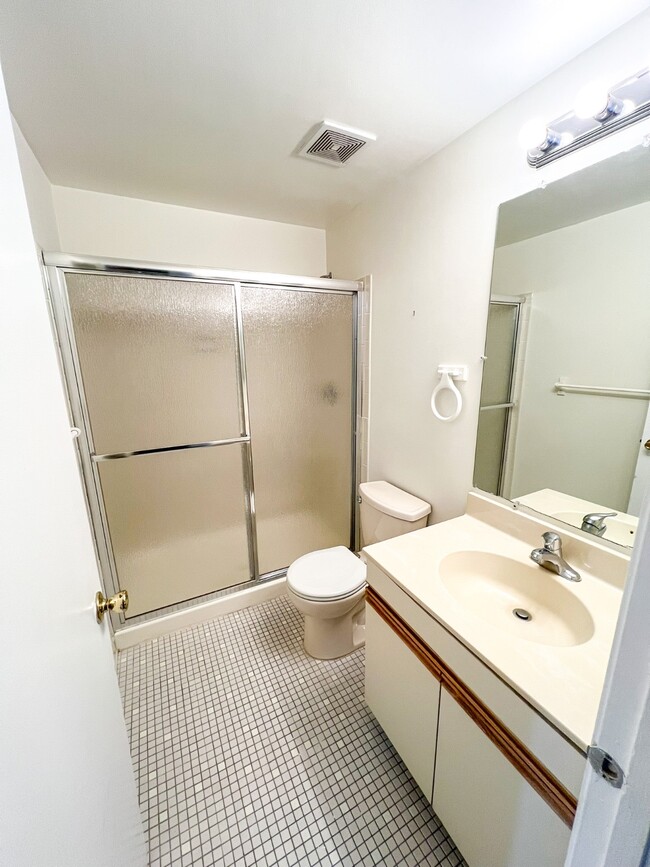 Building Photo - 14425 Gringsby Ct