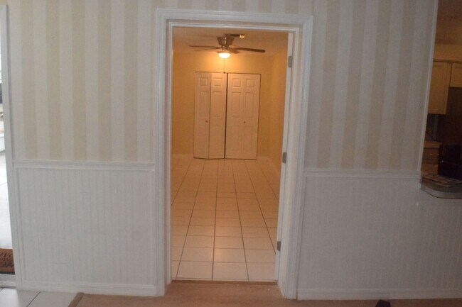 Building Photo - 1118 Apple Terrace