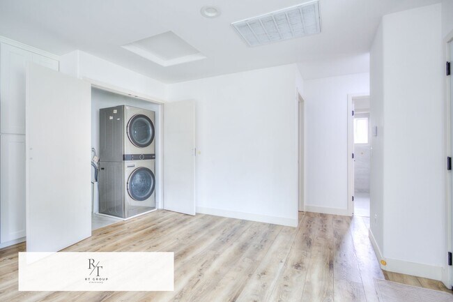 Building Photo - Bright 2BD Back House in Temple City Unified School District – Washer/Dryer Included. Separate En...