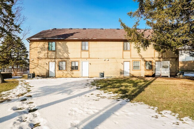 Building Photo - 6274-6280 CHERYLBROOK