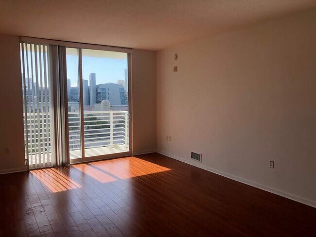 Building Photo - 18800 NE 29th Ave