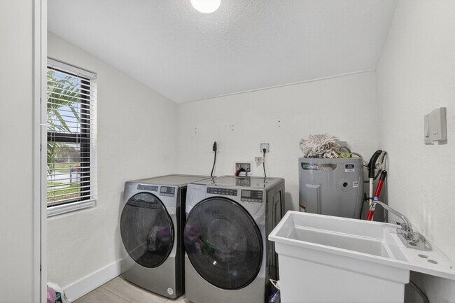 Building Photo - 830 NE 59th Ct