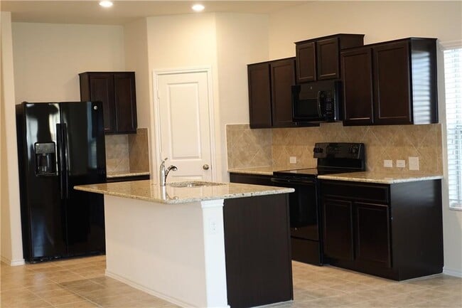 Building Photo - 1001 Hillrose Dr