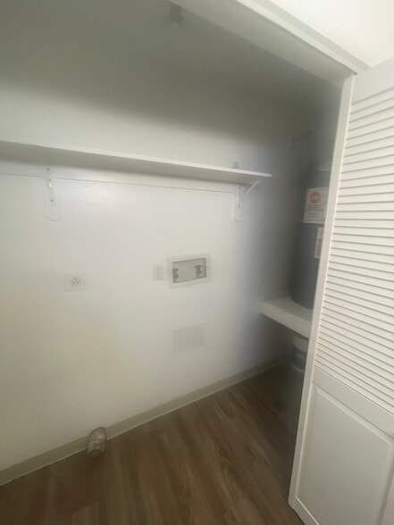 Building Photo - 5400 Imperial Ct