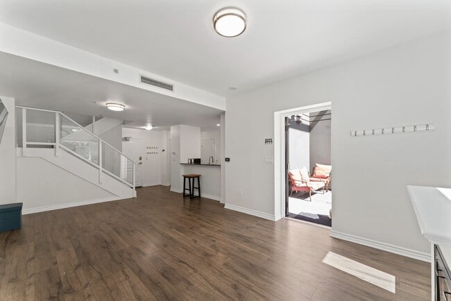 Building Photo - San Diego- Downtown- La Vita – Little Italy Condo- Split Level Style Move-In Special