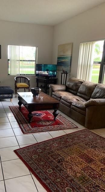 Building Photo - 513 Racquet Club Rd