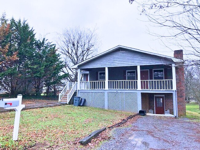 Primary Photo - 1535 Jordan Ave NW