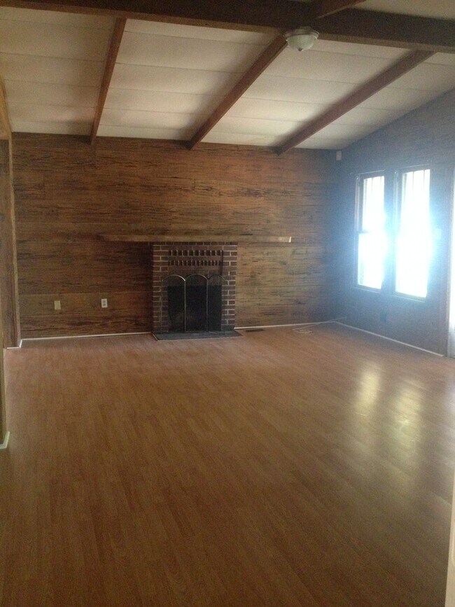 Building Photo - Beautiful Historic Dade City 4BR/3BA Home ...