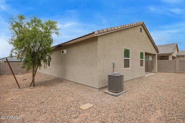 Building Photo - 1737 W Pinkley Ave