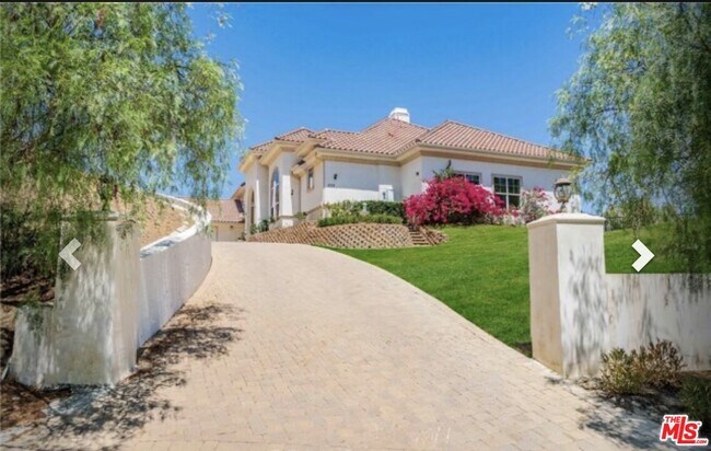 Building Photo - 232 Saddlebow Rd