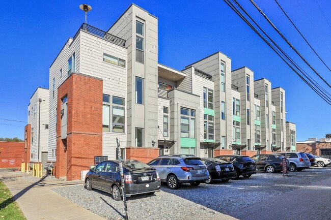 Building Photo - $3,145.95 - 2 Bedrooms, 2.2 Bathrooms, Townhouse in Denver with Roof Deck!