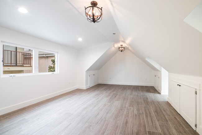 Building Photo - 1233 N Gower St