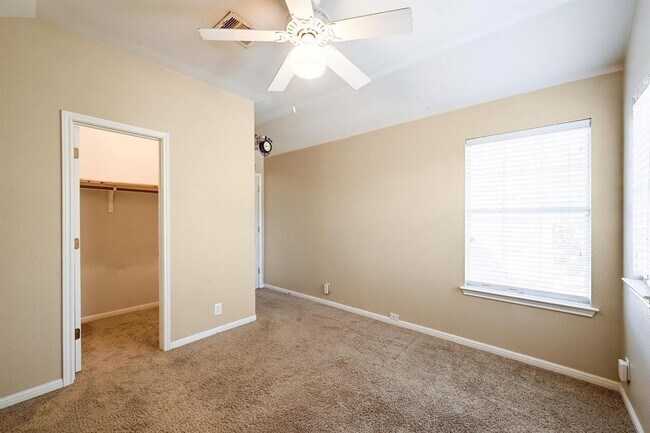 Building Photo - 211 Manchester Ln