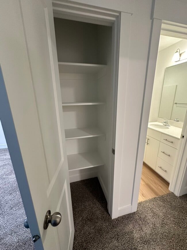 Building Photo - 33 N 460 W