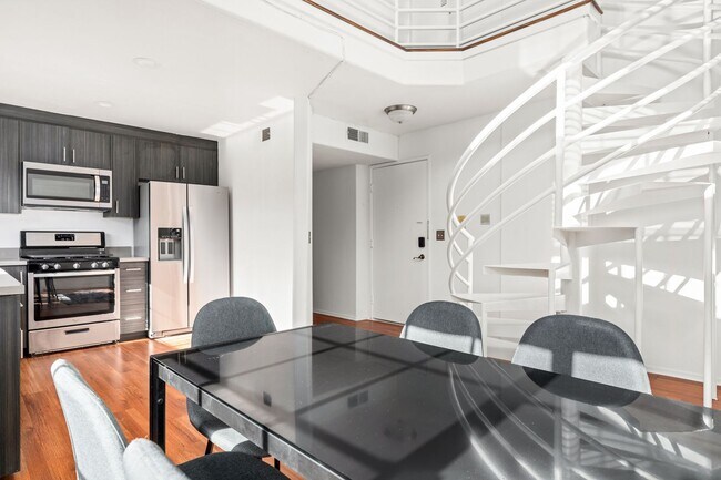 Building Photo - 10777 Ashton Ave