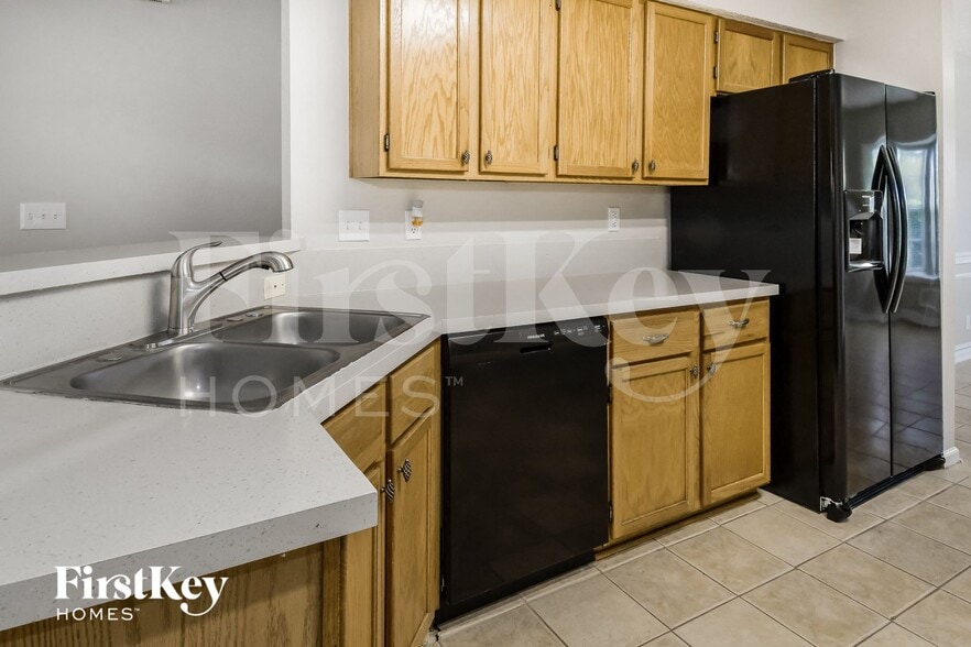 Building Photo - 12621 Ashmore Green Dr