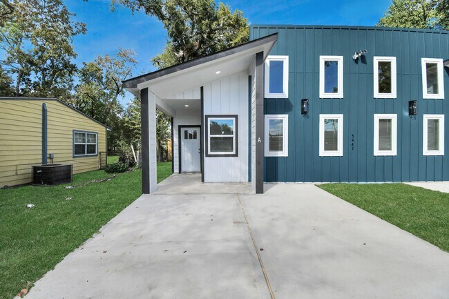 Building Photo - 5941 Southlea St