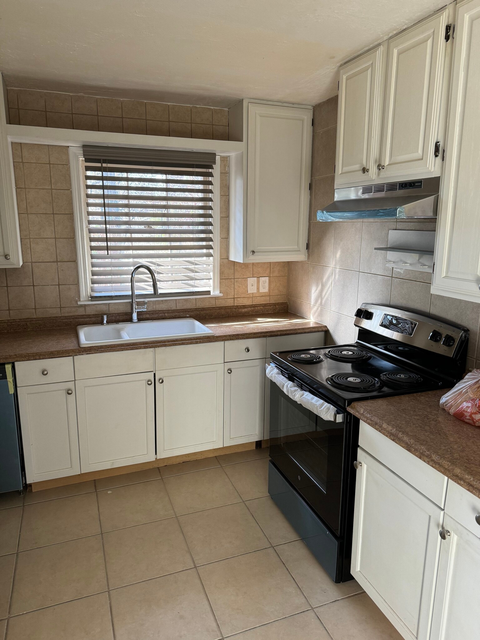 Kitchen - 5345 Orchard Pl