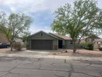 Building Photo - 3 bedroom 2 bath home in Apache Junction