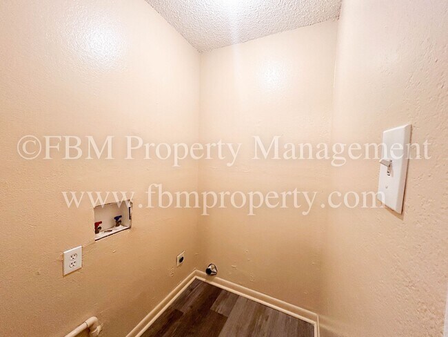 Building Photo - 608A Walter Stephenson - Charming 2 Bedroom, 1 Bathroom Apartment Home in Midlothian, TX!