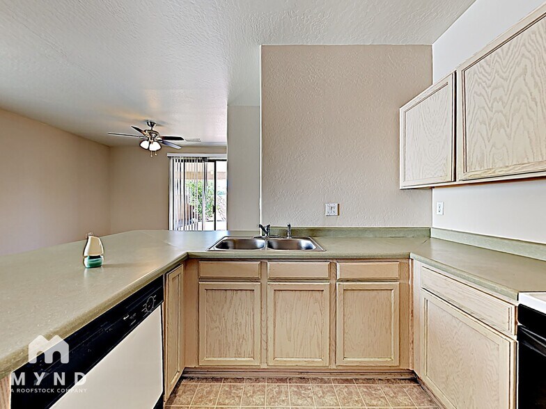 Building Photo - 11178 W Granada Rd