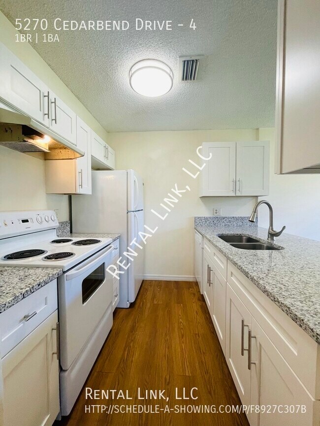 Building Photo - 5270 Cedarbend Dr