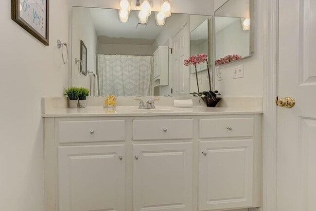 Building Photo - 27 Mt Vernon Cir